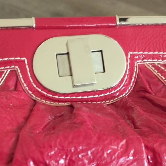 Badgley Mischka Vibrant Red Twist Lock Handbag EUC - Picture 9 of 17